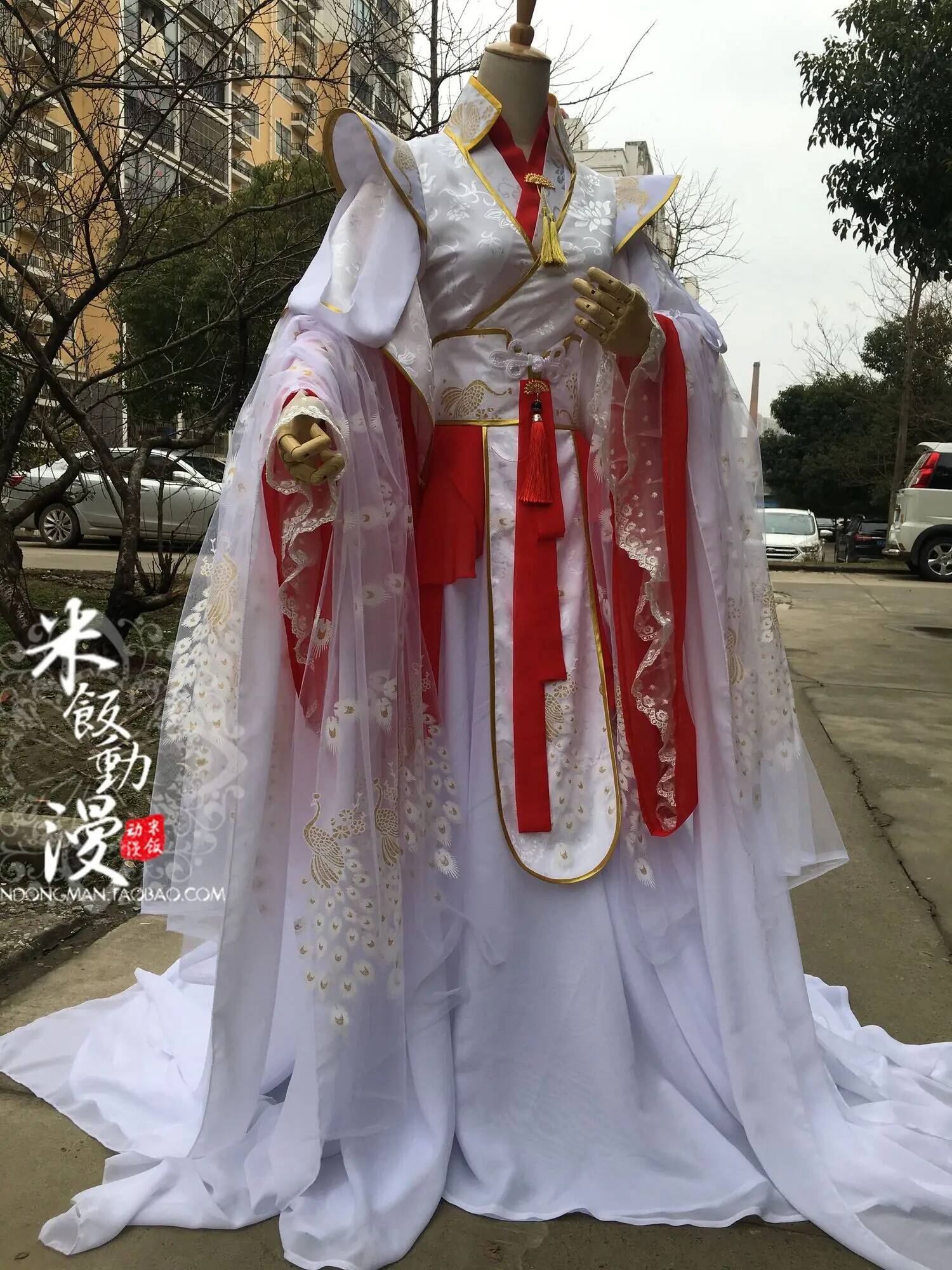 Oficery błogosławiają księcia  – Anime Cosplay Red recenzja i cena
