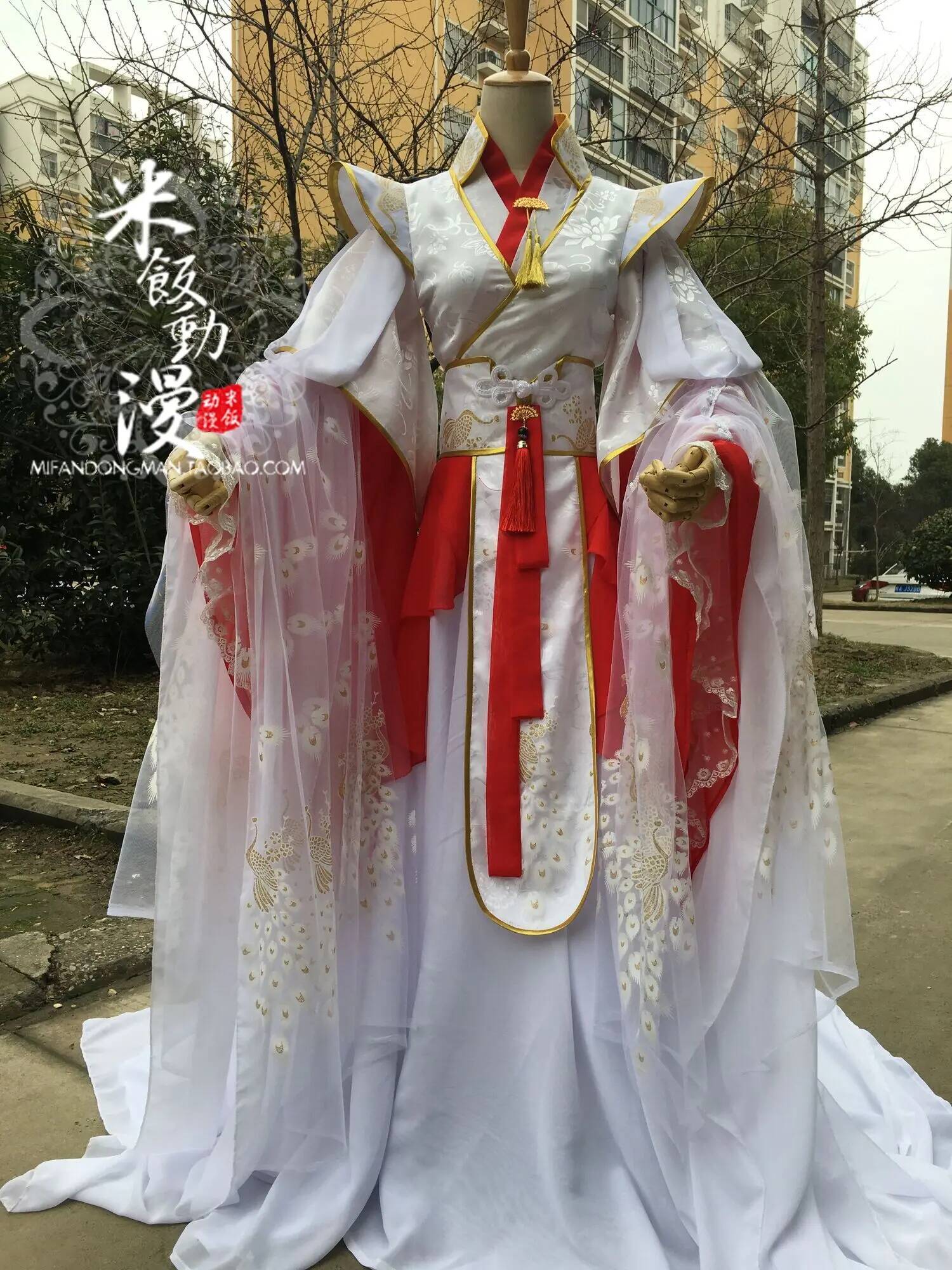 Oficery błogosławiają księcia  – Anime Cosplay Red recenzja i cena