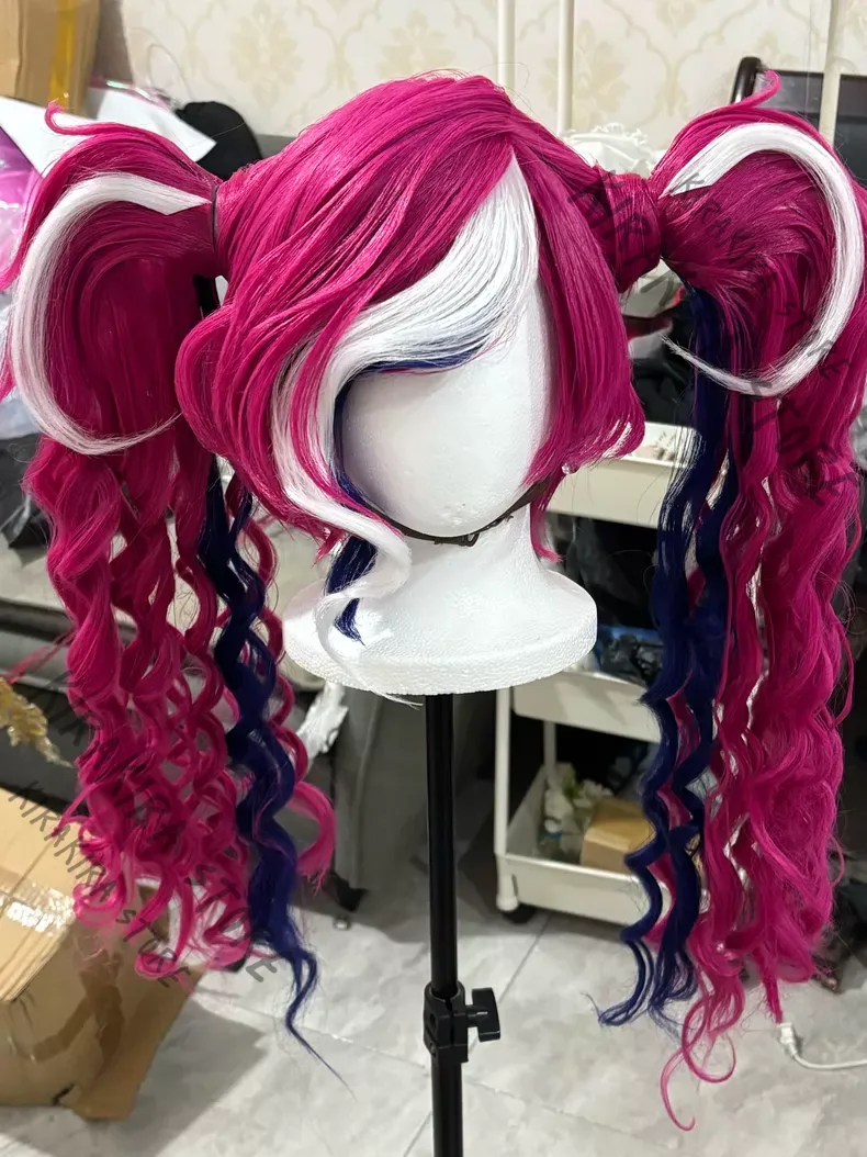 Peruka Velvette z Hazbin Hotel – Cosplay Anime Expo recenzja i cena